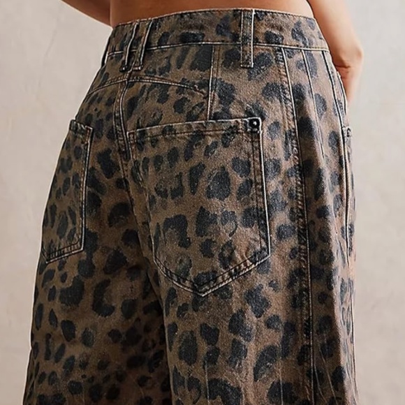 Women’s Happy Trails Printed Mid Rise Barrel Jeans various READ REVIEW - Picture 2 of 15